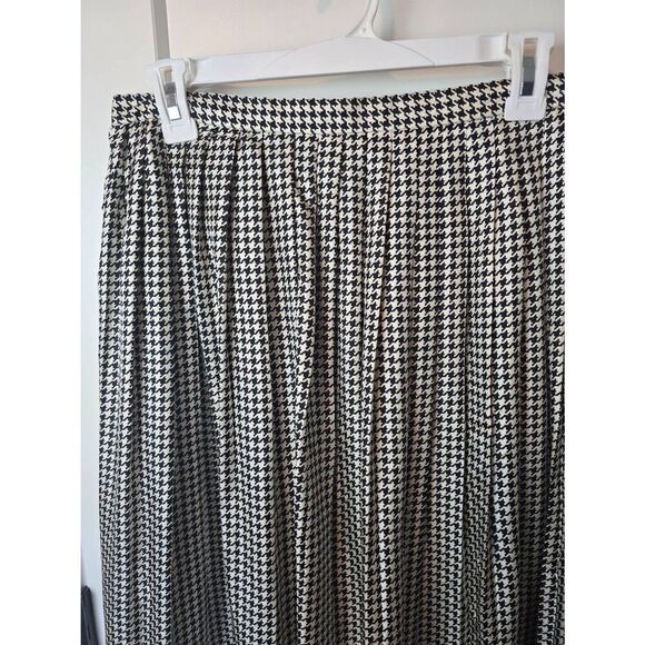 Lauren Ralph Lauren Pleated Skirt 100% Silk Sz 8 - Picture 2 of 6